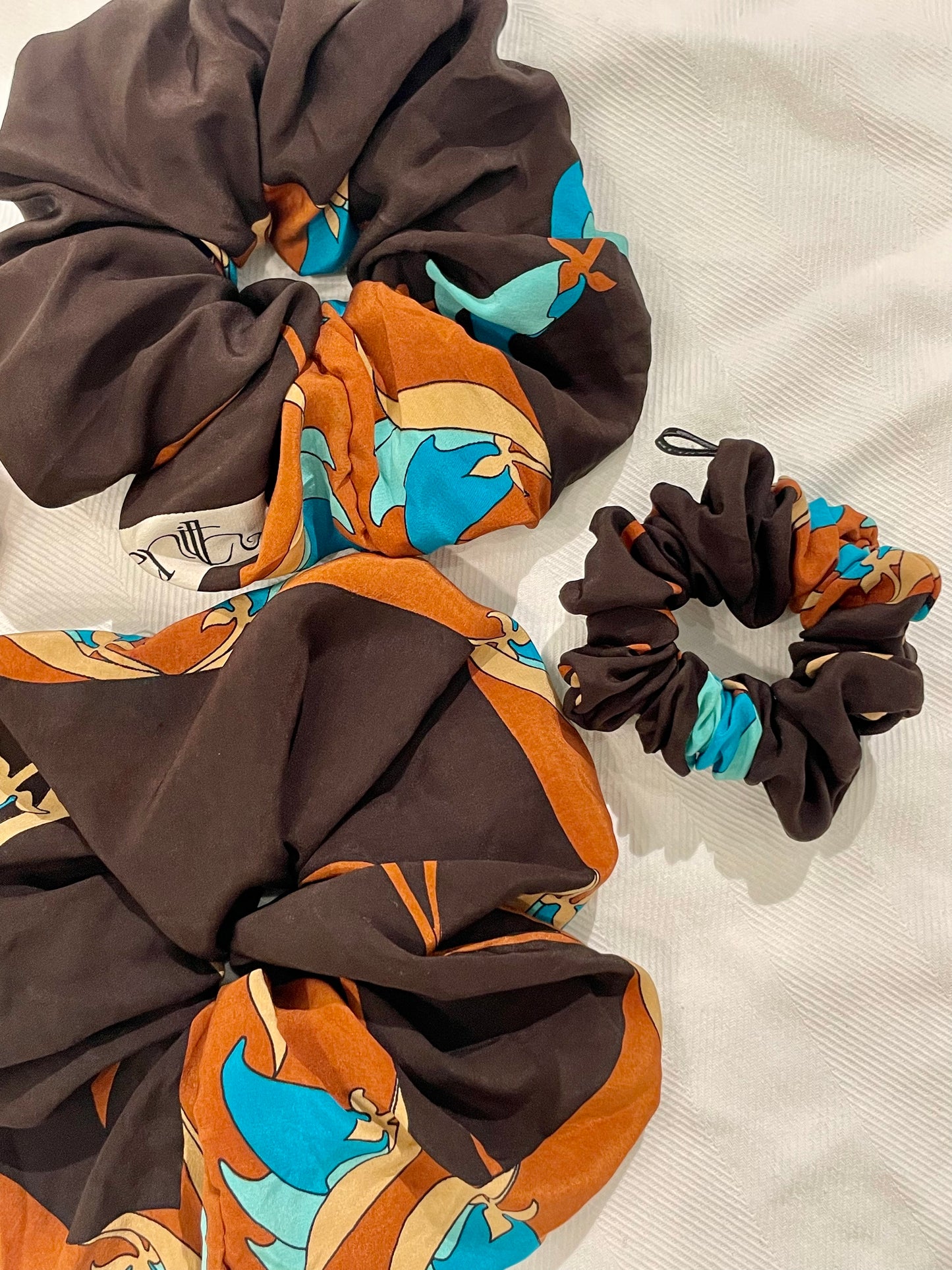 Scrunchie brown turquoise shine